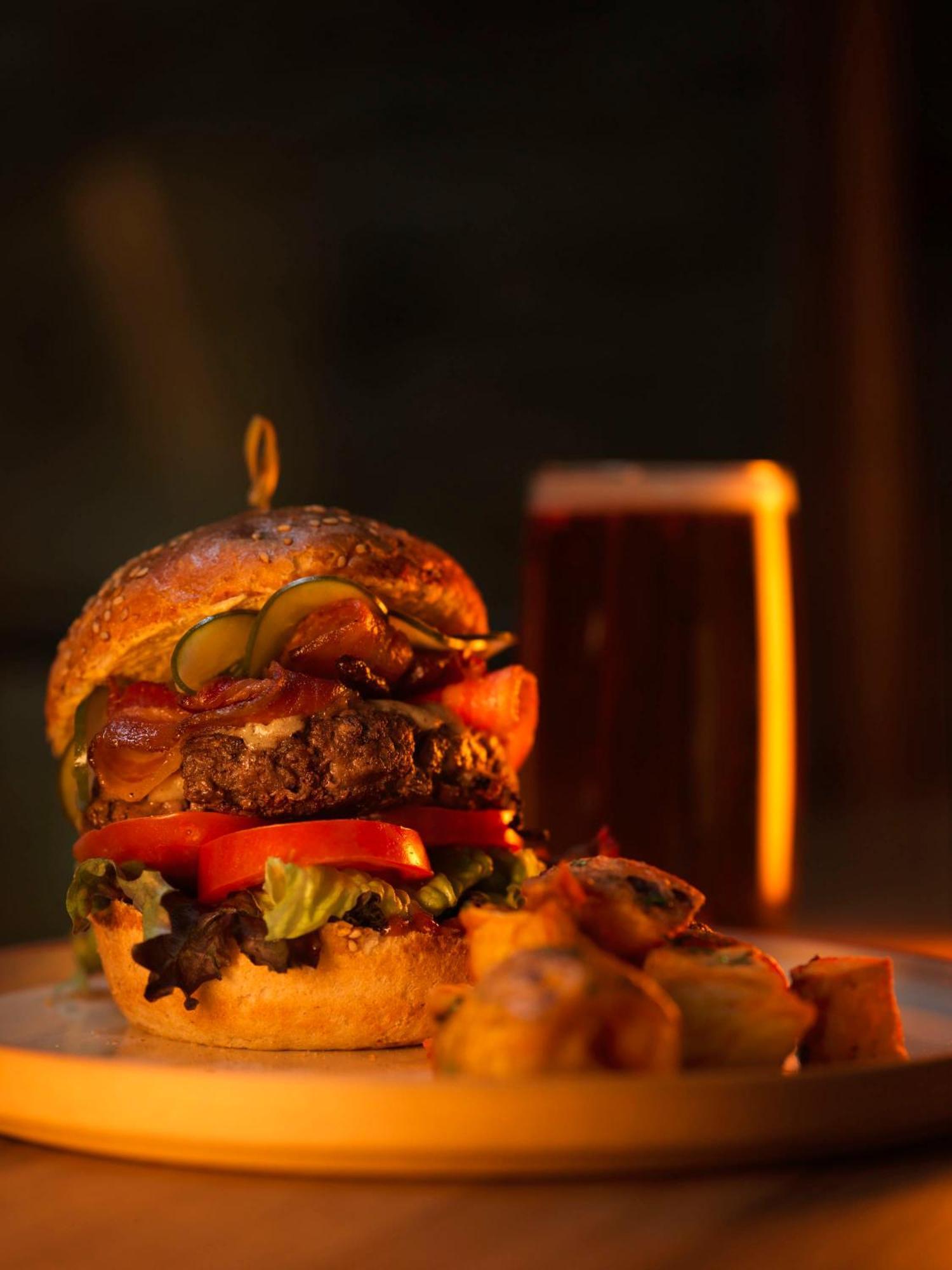 Aq Tailored Suites Buenos Aires Exterior photo A hamburger with a beer